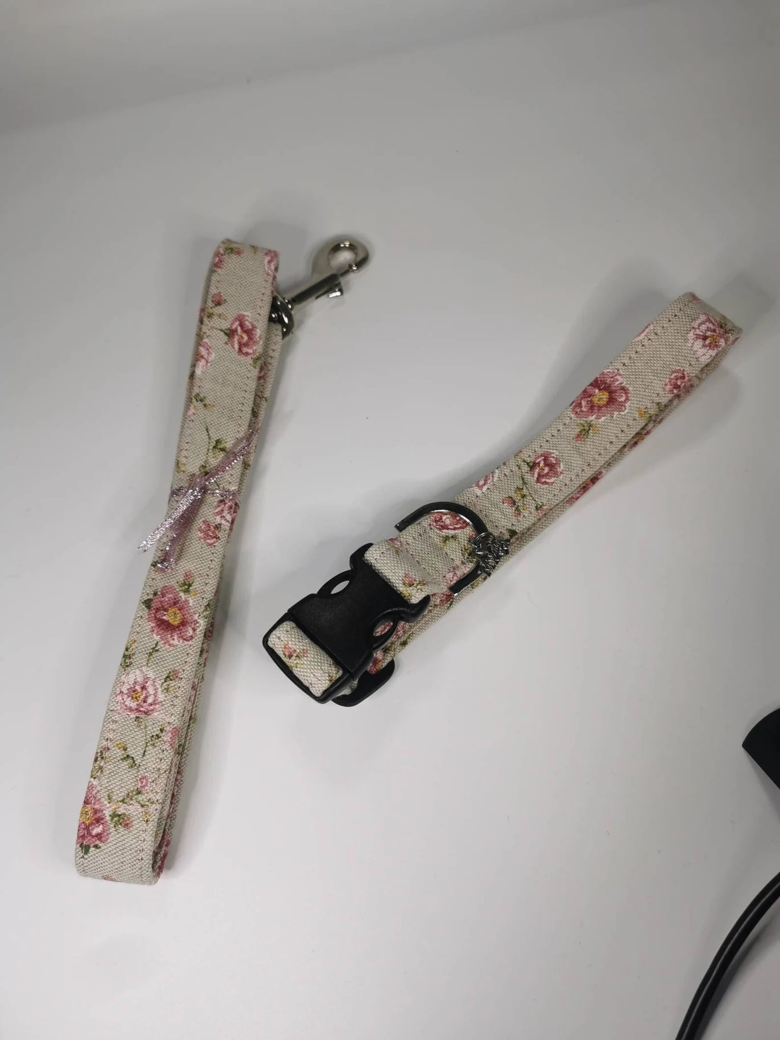 Pink flowers / floral collar & lead set