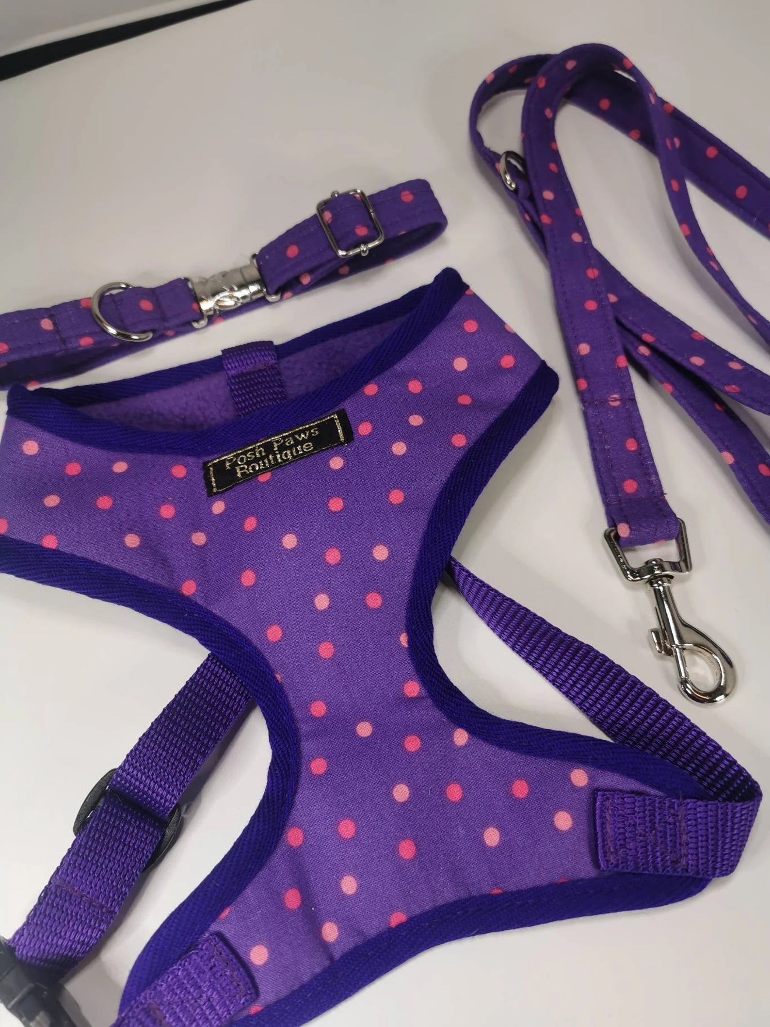 Purple and pink spot collar